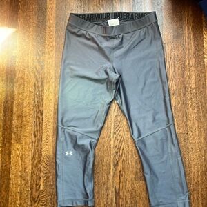 UA stretch capri pant